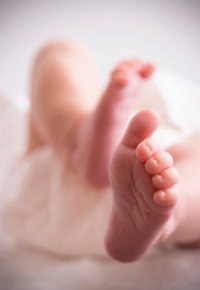 The Benefits of Walking Barefoot for Babies